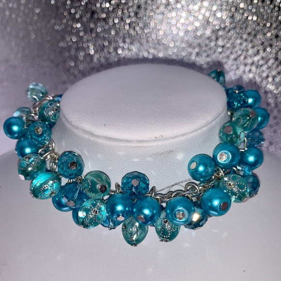SOLD Vintage 💍Blue Glass & Silver Tone Bracelet - Picture 3 of 4